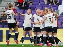 冬季草原上的射箭比赛 神射手一箭直击靶心 又美又飒